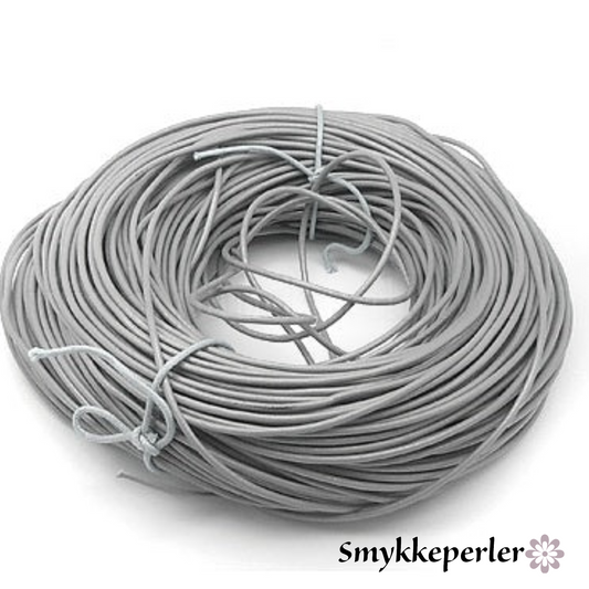 Lædersnor rund, grå 1mm. Stykke på 1 meter.