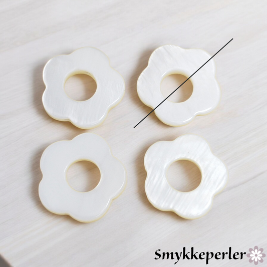Perlemorsblomster med tværgående hul. 4 stk.