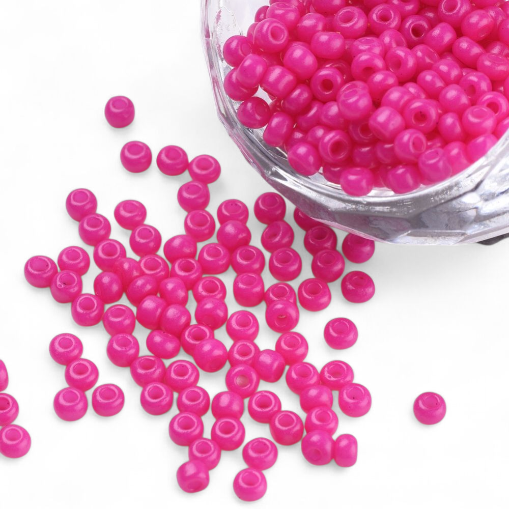 Seed beads fuchsia. Ca. 3 mm.