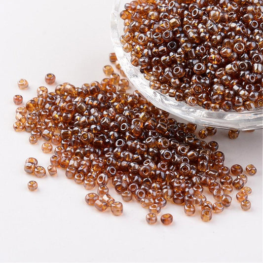 Seed beads gyldenbrun transparent. Ca. 3 mm.