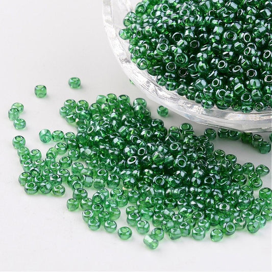 Seed beads grøn transparent. Ca. 3 mm.