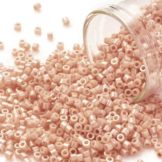 Cylinder delica style 2x1 mm. Sand