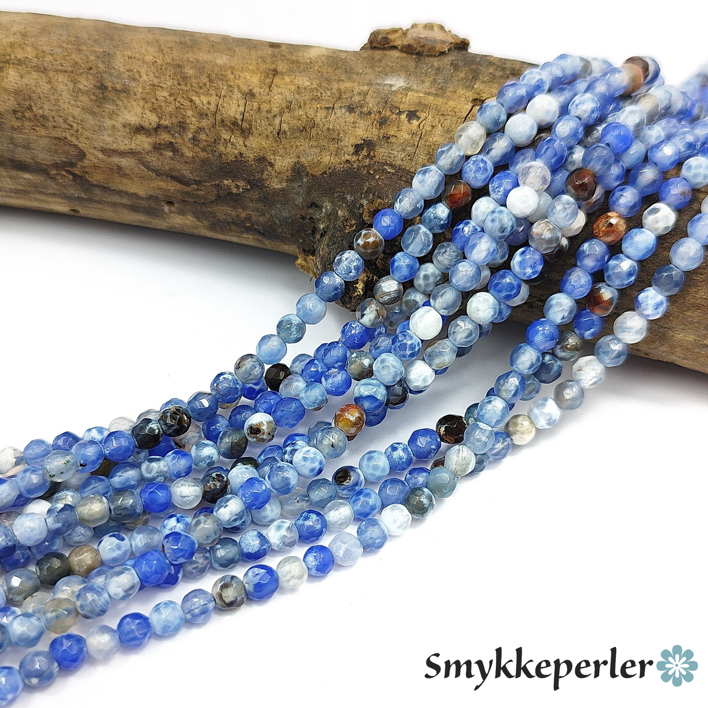 Agat kornblå. Facetterede perler 4 mm. Hel streng.