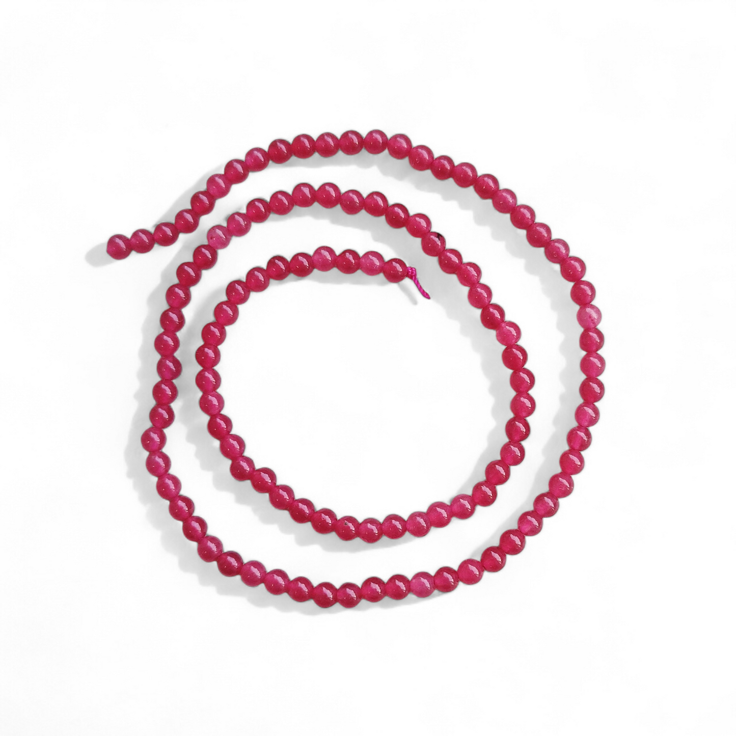 Jadeperler runde. Hot pink 3 mm. Hel streng på 38 cm.