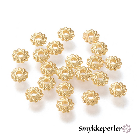 Mellemperler snoet blomst. 18 karat guld. 5 stk. Nikkelfrie.