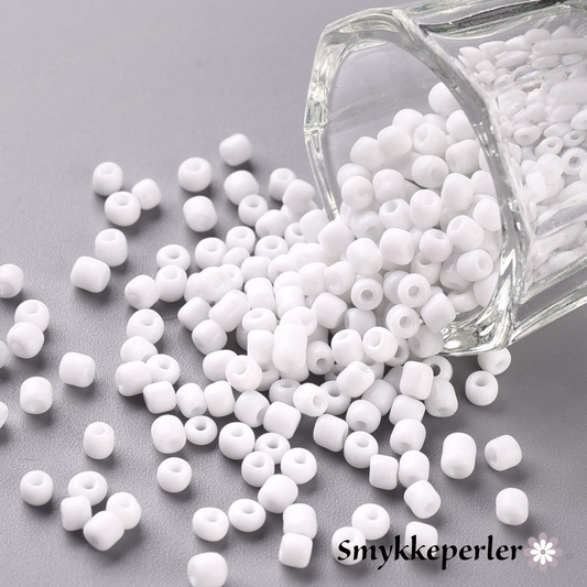 Seed beads hvid opaque. Ca. 3 mm.