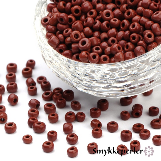 Seed beads rødbrun opaque. Ca. 3 mm.