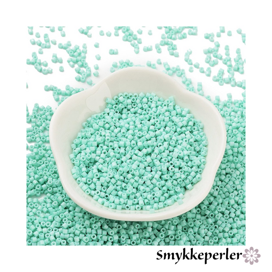 Cylinderperler delica style 2x1,5mm. 10g. Lys turkis.