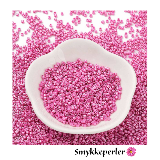 Cylinderperler delica style 2x1,5mm. 10g. Lipstick.