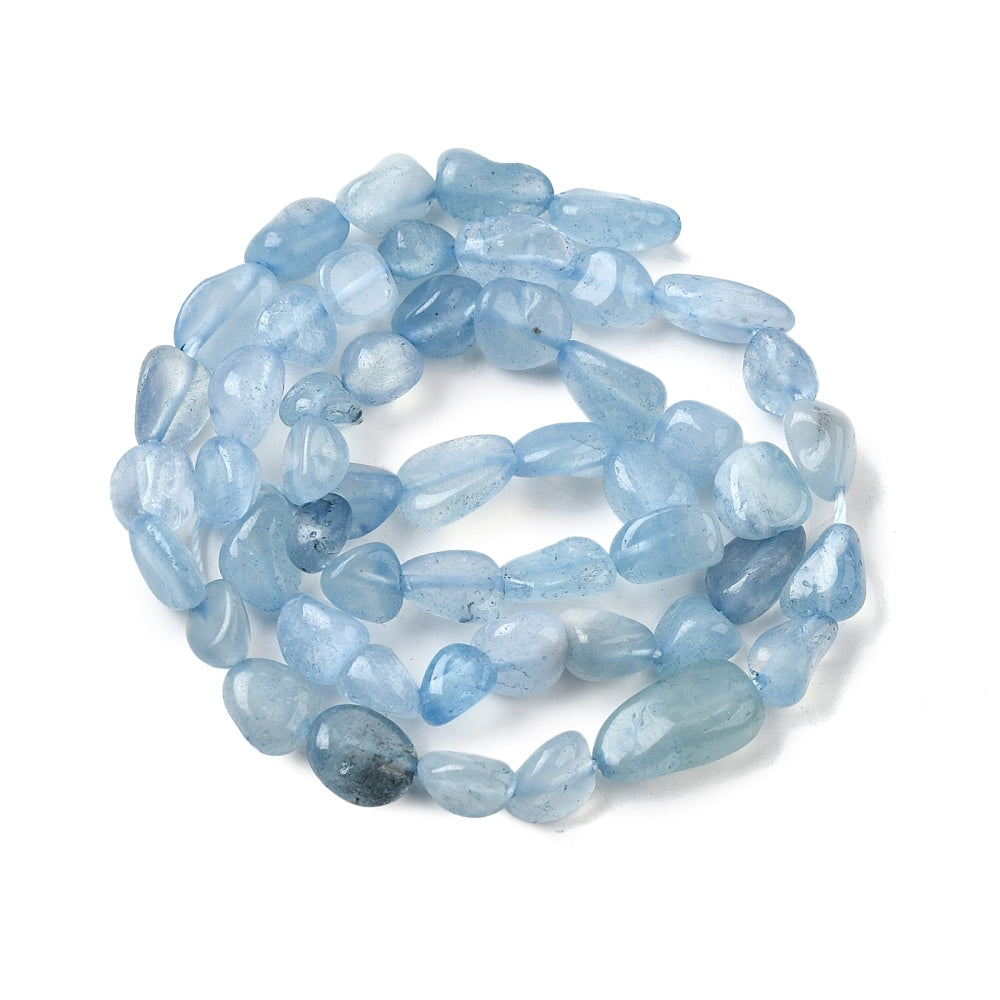 Aquamarine natur. Nuggets 6-8 mm. Hel streng på ca. 38 cm.