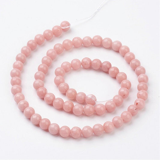 Jadeperler fersken-blush. Runde 6 mm. Hel streng på ca. 38 cm.