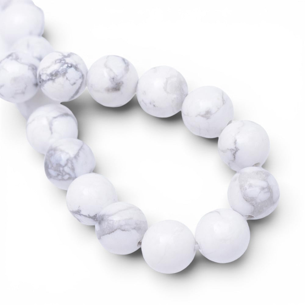 Howlite naturel 6mm hvid. Hel streng på ca. 38 cm.