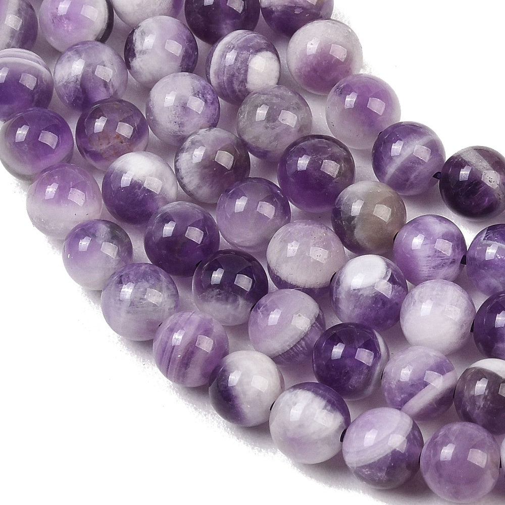 Amethyst natur. Rund 6 mm. Hel streng på ca. 38 cm.