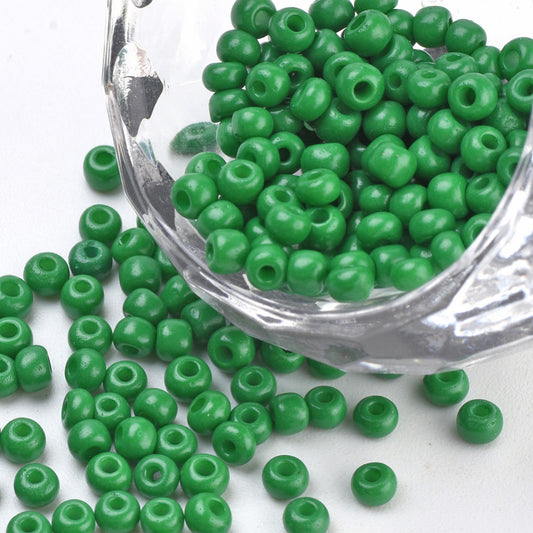 Seed beads lysgrøn. Ca. 3 mm.