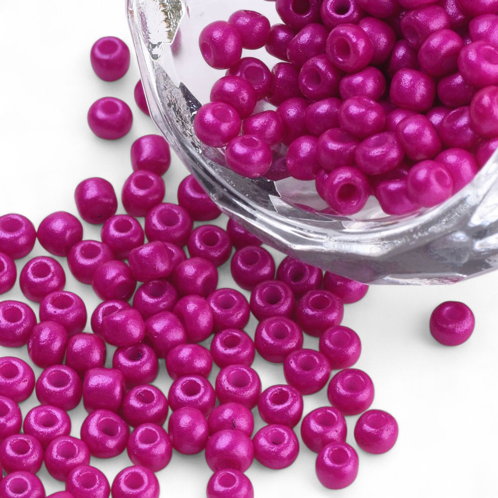 Seed beads violet. Ca. 3 mm.
