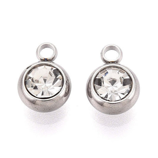 Vedhæng med klare rhinsten. 4 stk. 304 stål. Vandfaste.