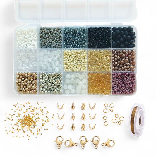 DIY perlebox med 3 mm. glas seed beads og 4-6 mm. runde glasperler. + diverse smykkematerialer.