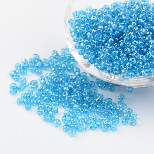 Seed beads lyseblå transparent. Ca. 3 mm.