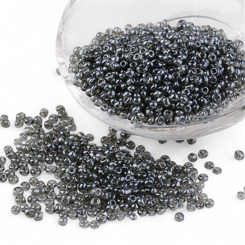 Seed beads grå transparent. Ca. 3 mm.