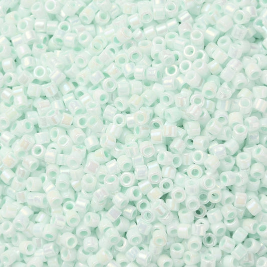 Cylinder delica style 2x1 mm. Lys mint luster.