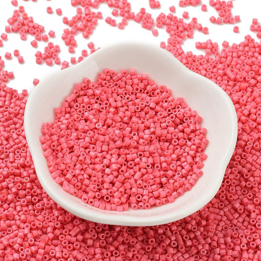 Cylinderperler delica style 2x1,5mm. 10g. Coral.