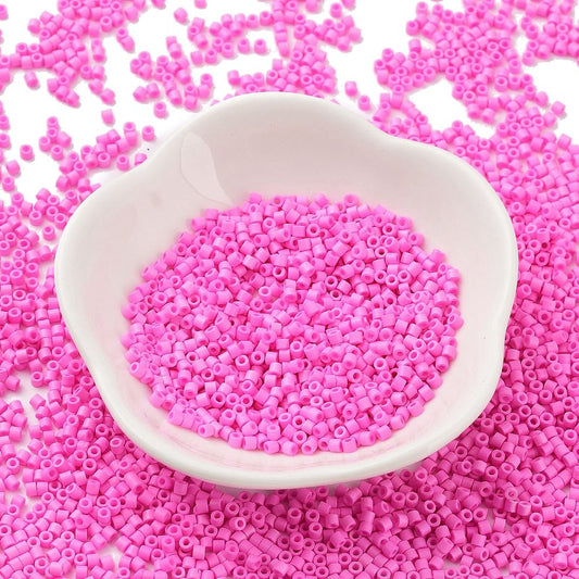 Cylinderperler delica style 2x1,5mm. 10g. Pink.