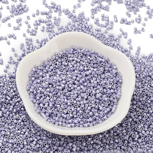 Cylinderperler delica style 2x1,5mm. 10g. Lys lavendel.